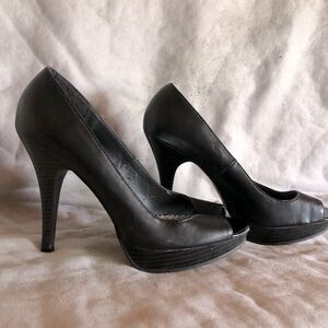 Black So Stilettos, Size 8.5. Lightly worn.